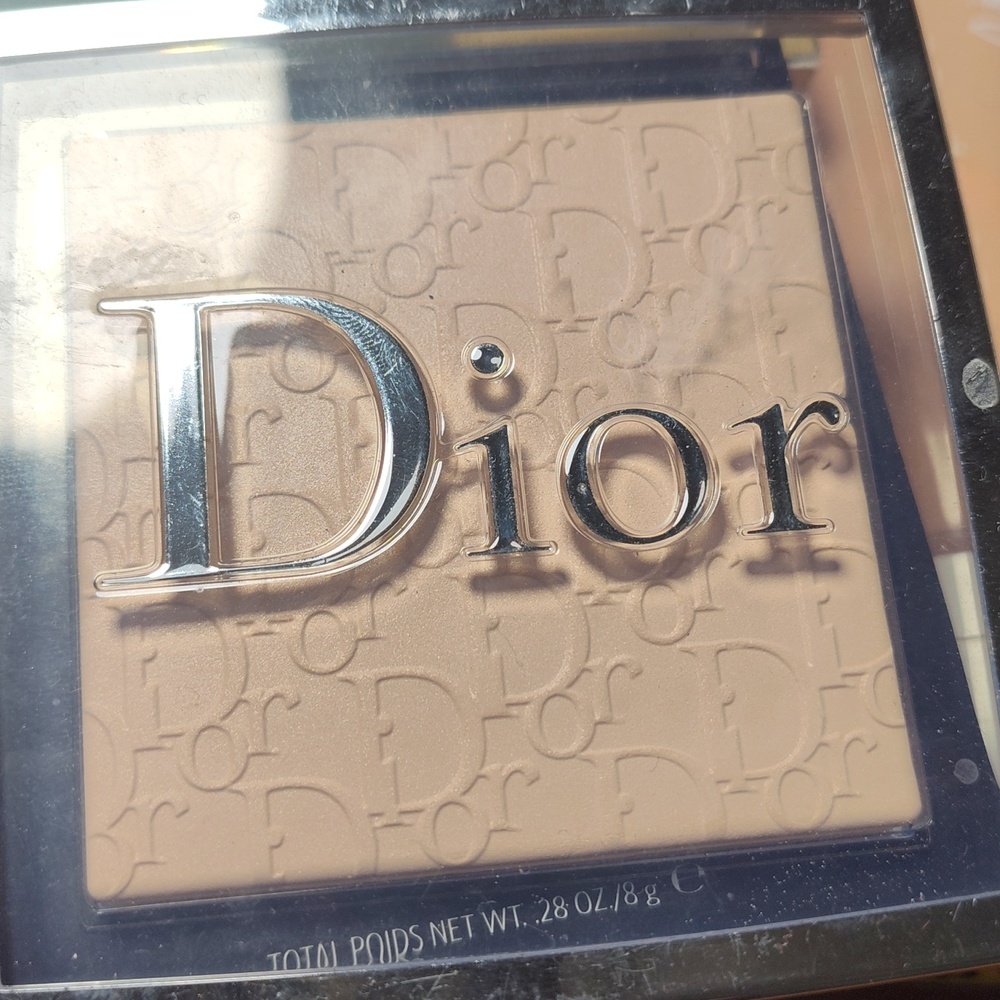 Dior face body powder
